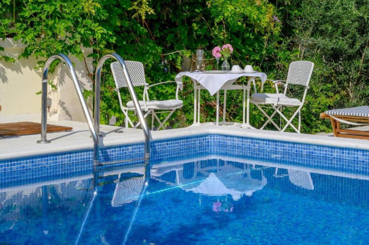 Palace Schoen Milesi - Esense Of Prestige - Private Pool - Free Parking - Old Money Style Luxury - Walking Distance To The Old Town, The And Amenities - Buralux
