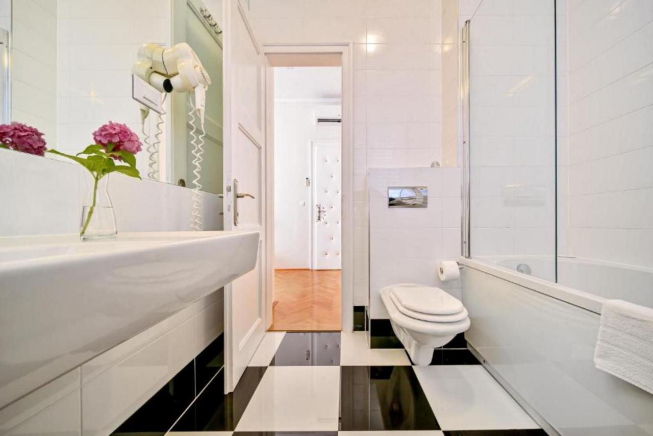 Casa de hóspedes Palace Schoen Milesi - Esense Of Prestige - Private Pool - Free Parking - Old Money Style Luxury - Walking Distance To The Old Town, The And Amenities - Buralux