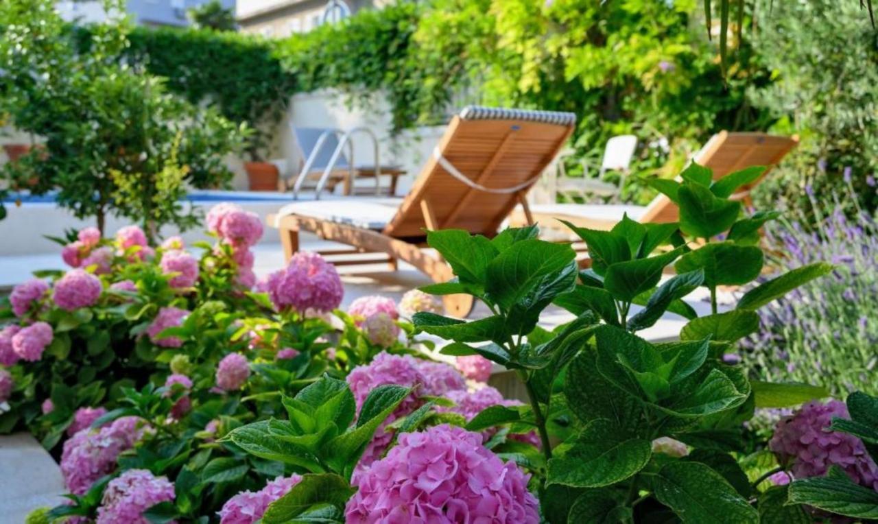 Palace Schoen Milesi - Esense Of Prestige - Private Pool - Free Parking - Old Money Style Luxury - Walking Distance To The Old Town, The And Amenities - Buralux Casa de hóspedes Split