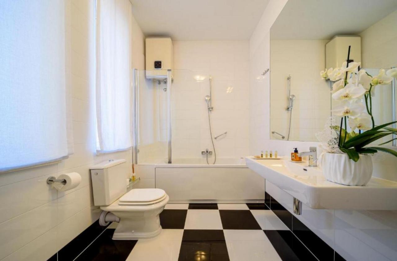 Casa de hóspedes Palace Schoen Milesi - Esense Of Prestige - Private Pool - Free Parking - Old Money Style Luxury - Walking Distance To The Old Town, The And Amenities - Buralux