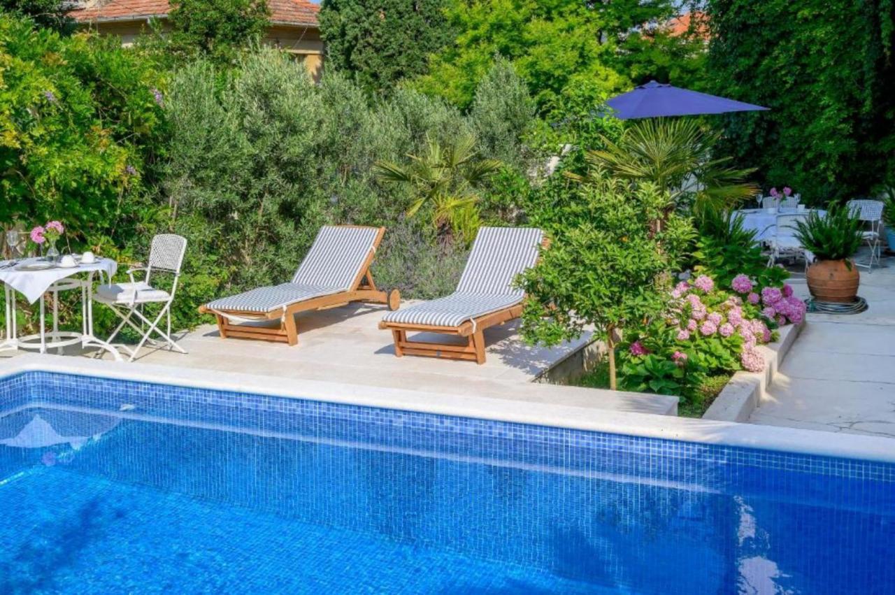 Palace Schoen Milesi - Esense Of Prestige - Private Pool - Free Parking - Old Money Style Luxury - Walking Distance To The Old Town, The And Amenities - Buralux Split