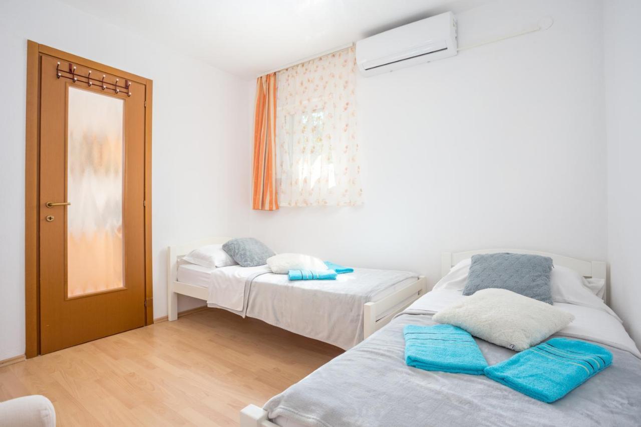 Family Friendly With A Swimming Pool - 21026 Split