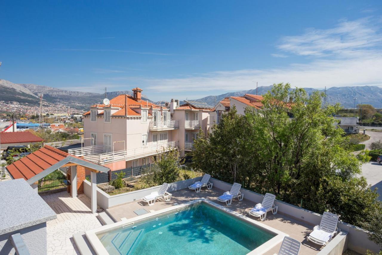 Family Friendly With A Swimming Pool - 21026