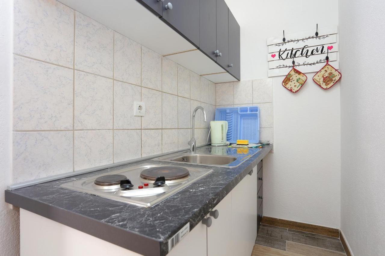 Family Friendly With A Swimming Pool - 21026 Split