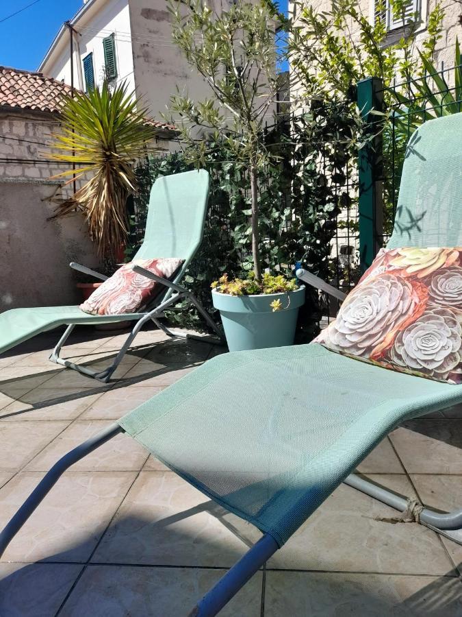 & Lasta Apartment *