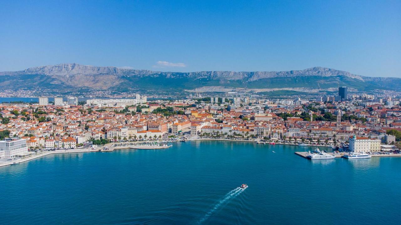 Aviani * Split