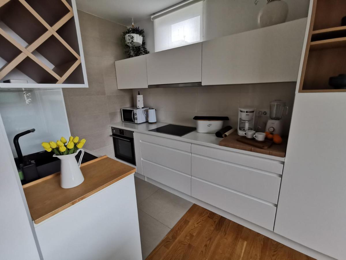 Apartment White 5 *