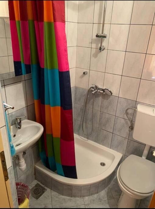 Marjan Park, Peaceful Family Place, Free Parking, 2 Minute From Beach Apartment