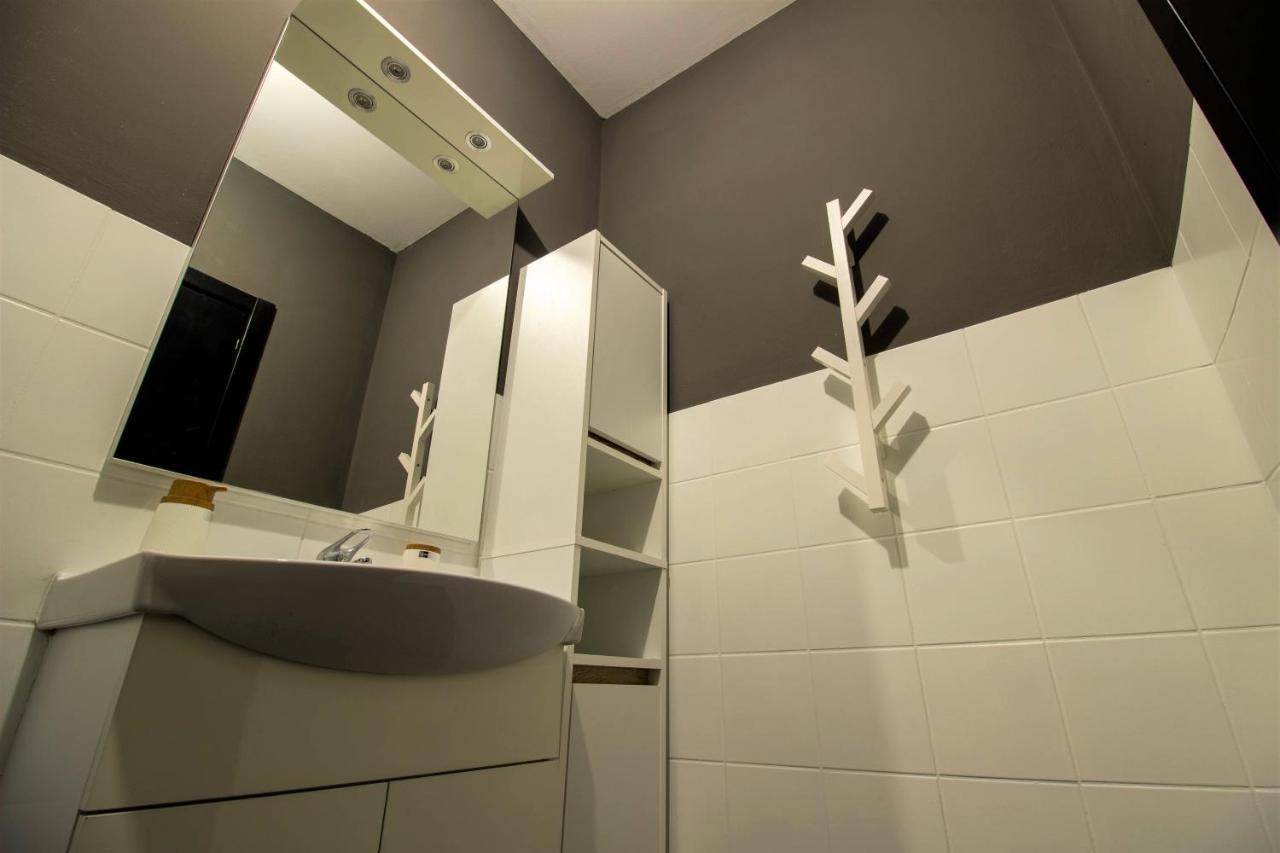 Modern Oasis Private Parking Apartman