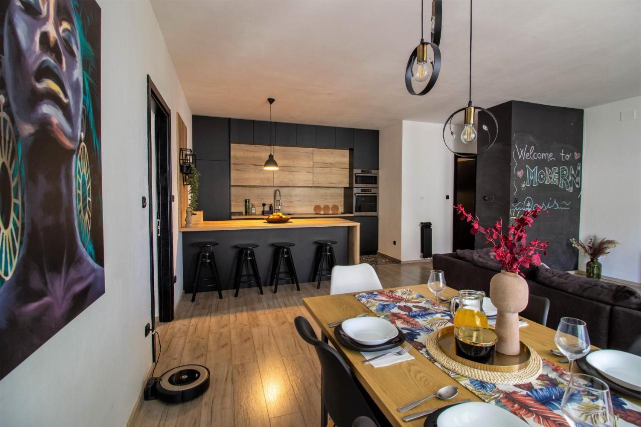 Modern Oasis Private Parking Apartman *