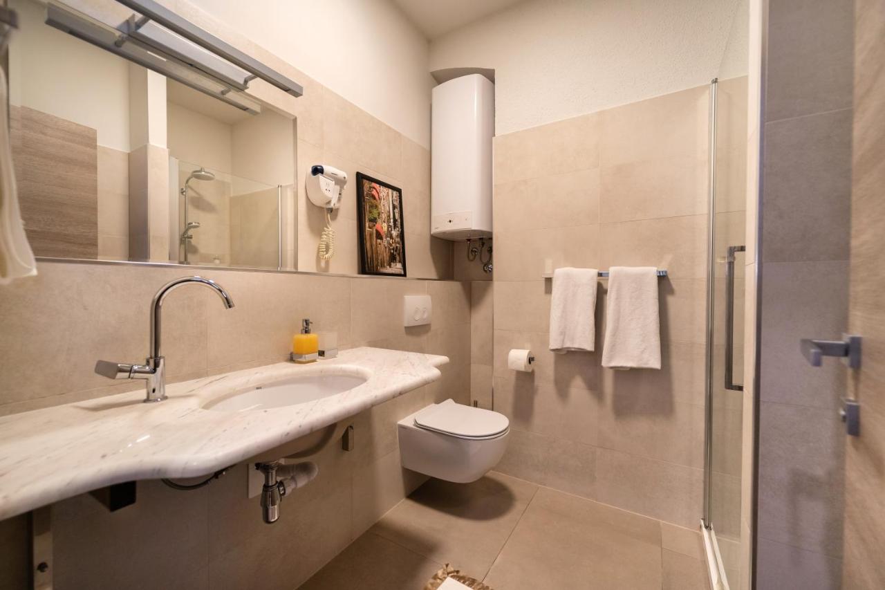 Tifani Luxury Split