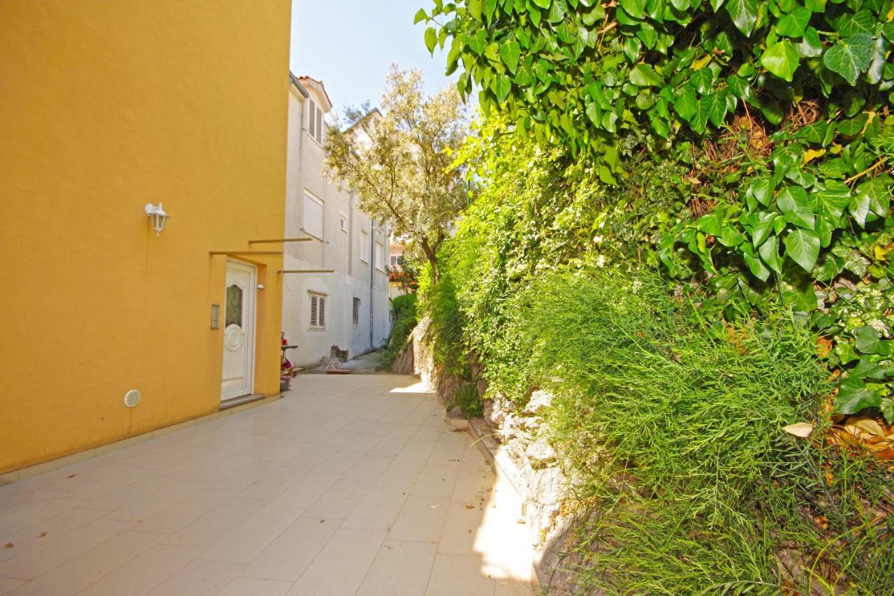 House Apartment Split