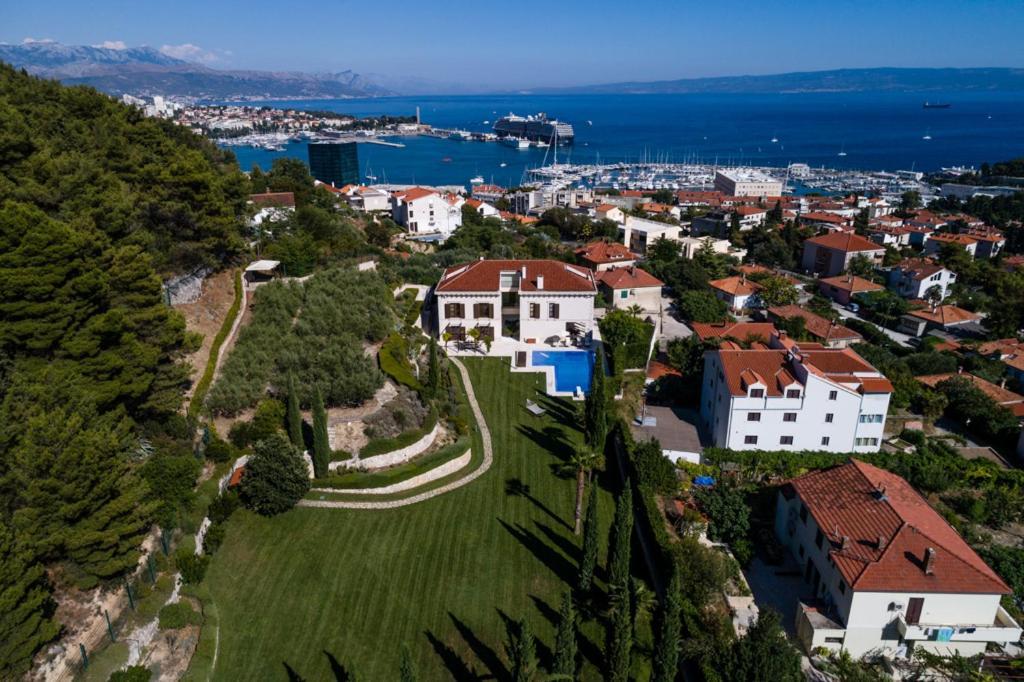 Vila Exclusive Marnano - Center *