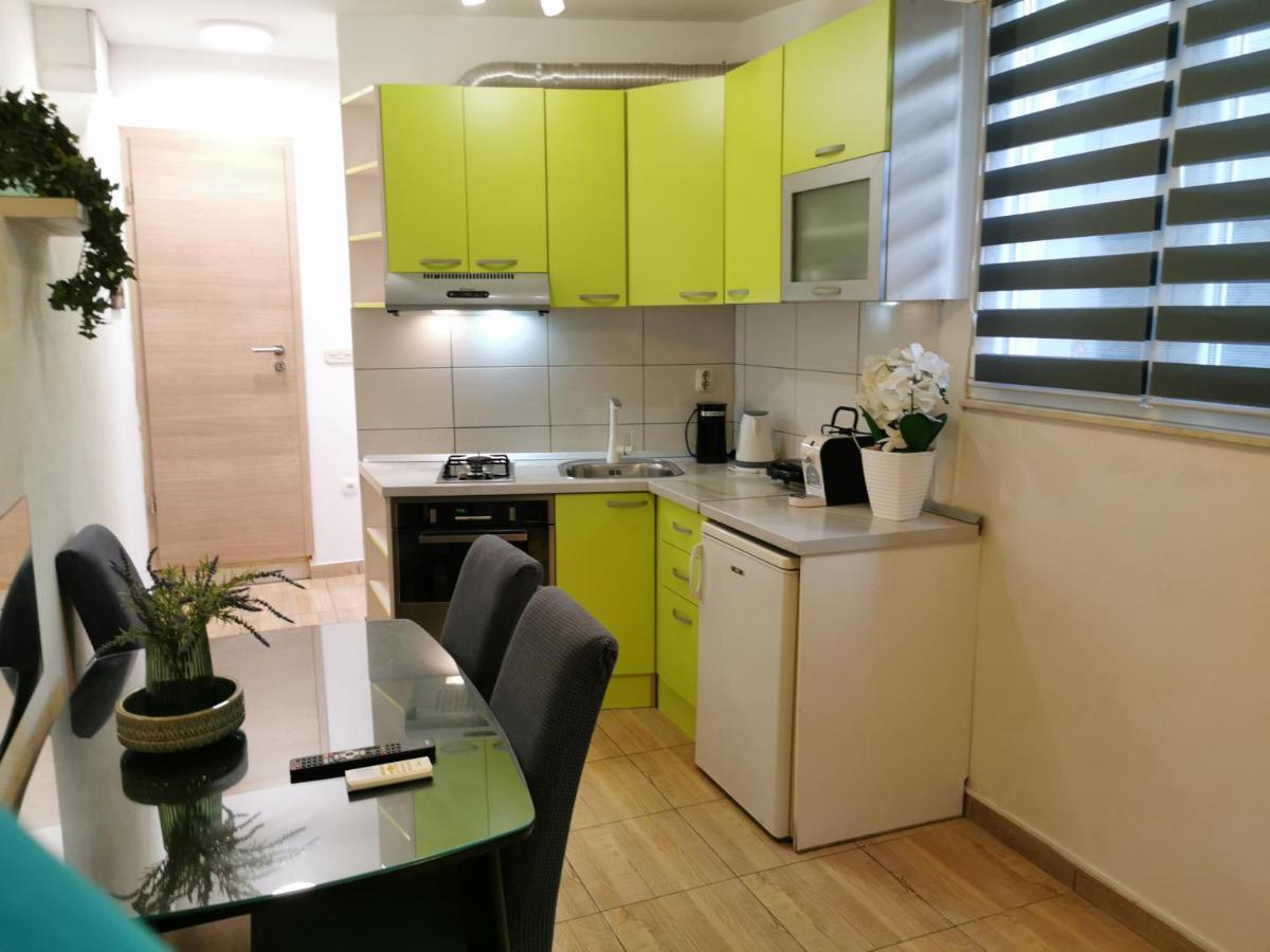 Jale Apartment Split