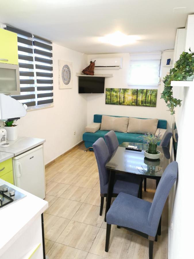Jale Apartment *