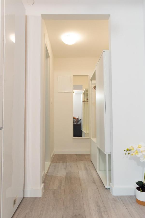 Moon No.1 Apartment Split