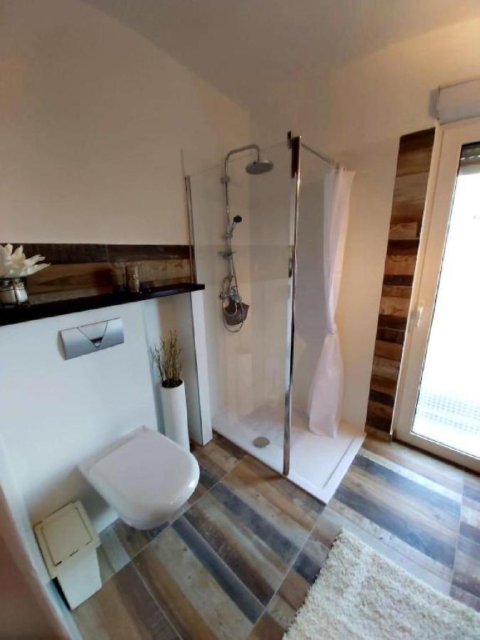 Regina Apartment Split