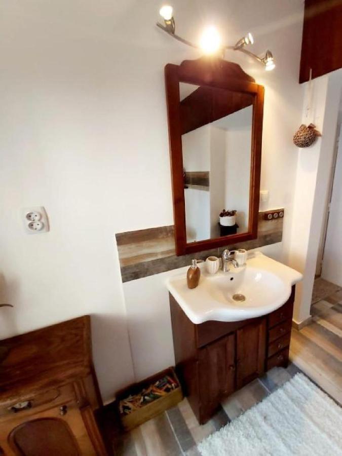 Regina Apartment Split