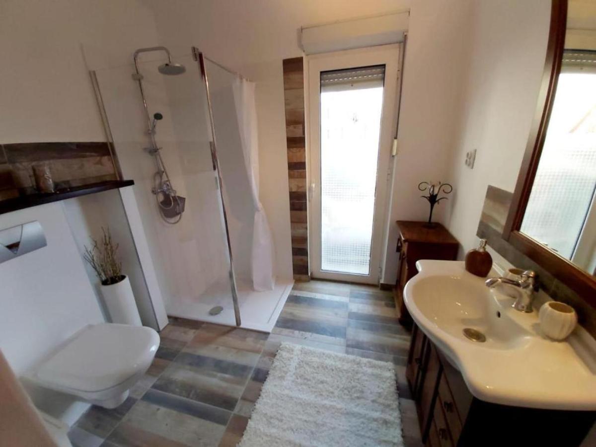 Regina Apartment Split