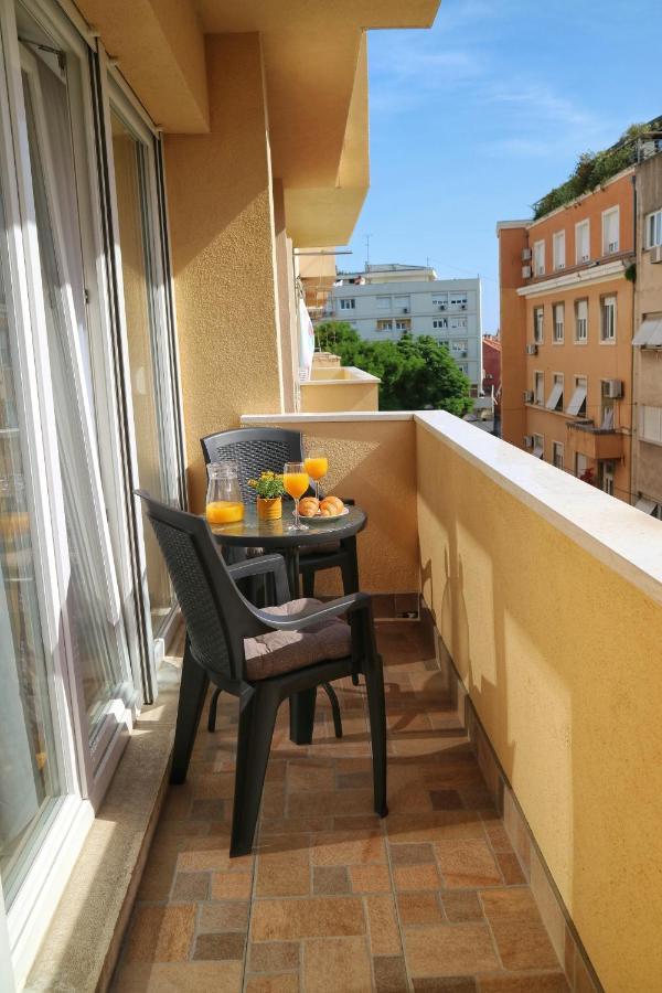 Honeycomb - Free Parking Apartment Split