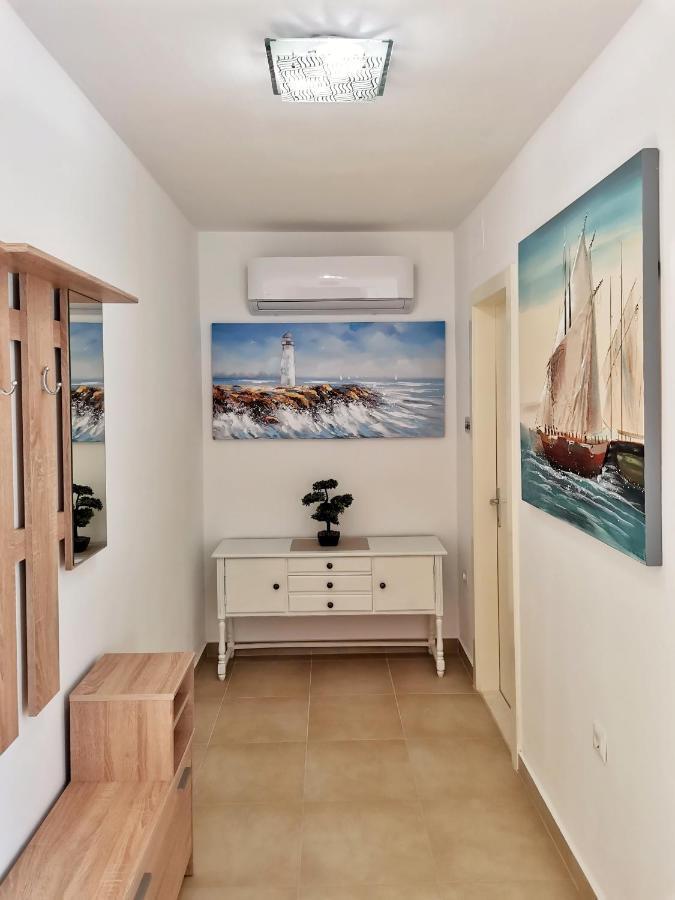 Honeycomb - Free Parking Apartment Split