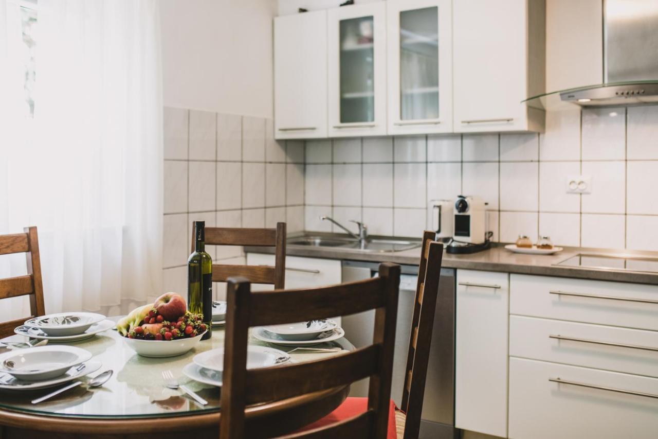 Marjan Hill 3-br Apt,5 Guests Private Garden Near Apartment *