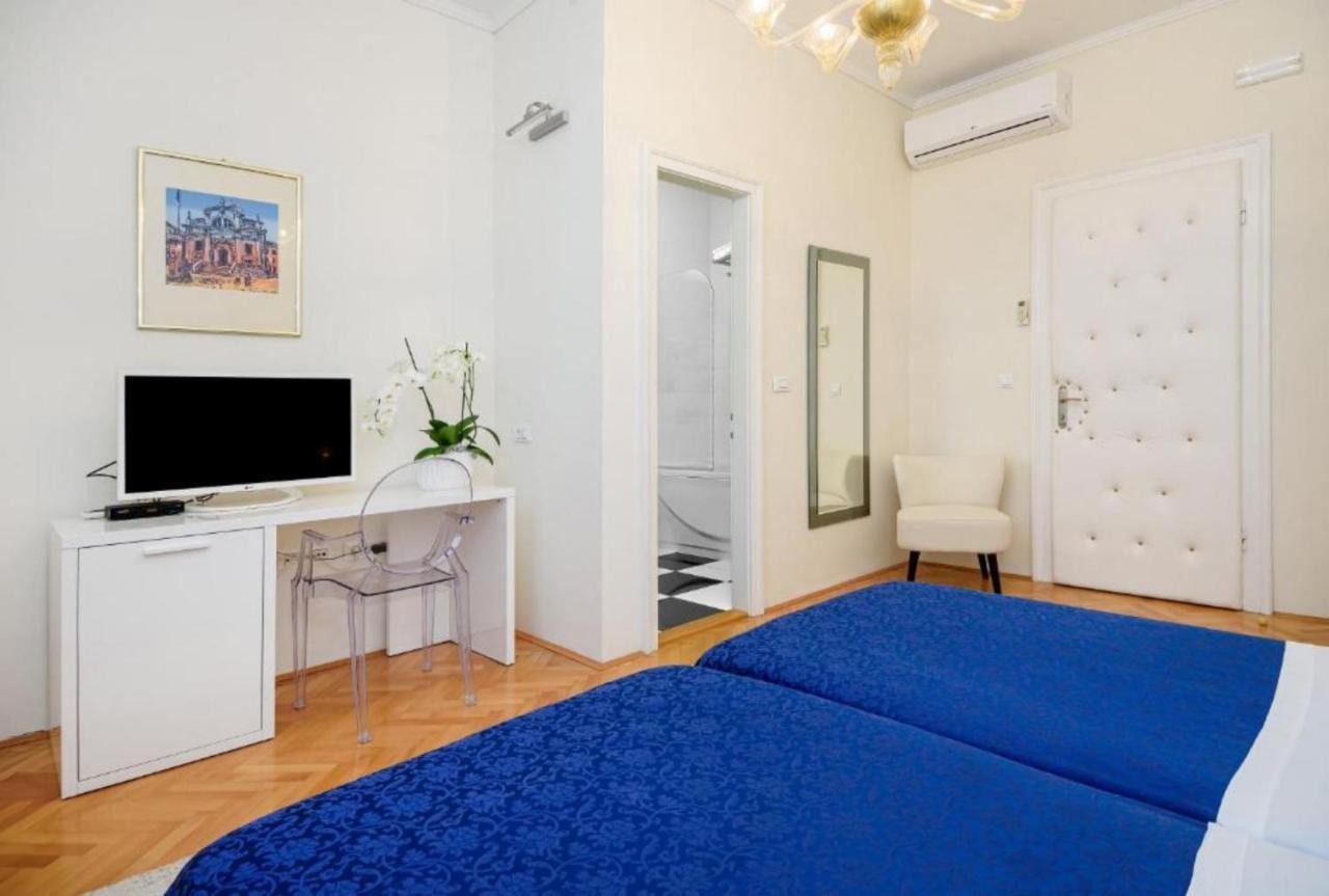 Palace Schoen Milesi - Esense Of Prestige - Private Pool - Free Parking - Old Money Style Luxury - Walking Distance To The Old Town, The And Amenities - Buralux Casa de hóspedes