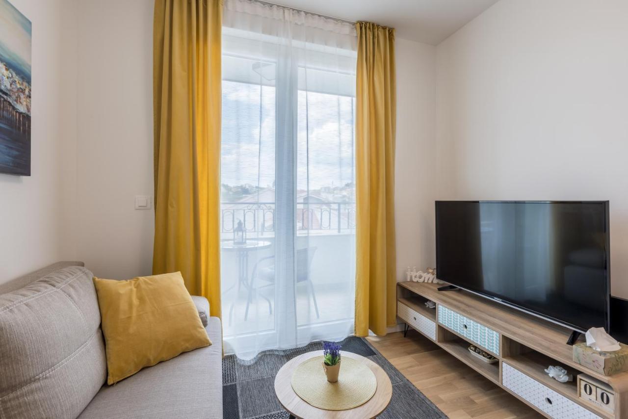 Studio B Apartment Split