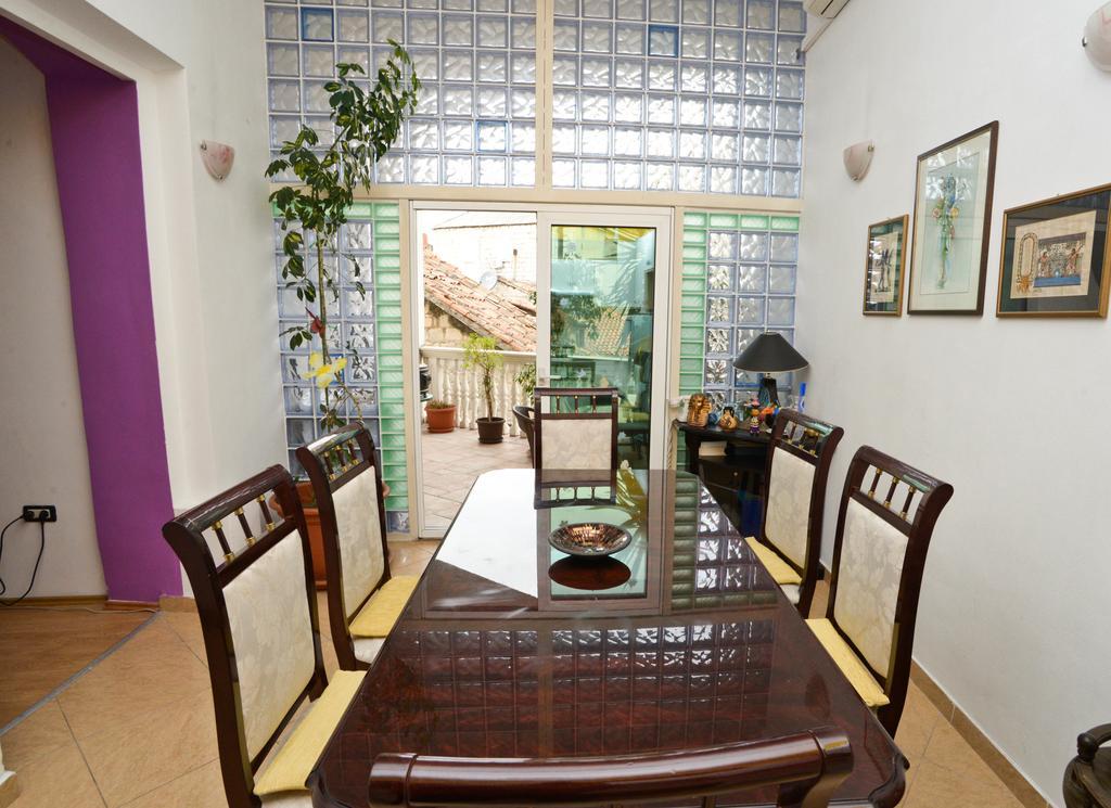 Epicenter Apartment