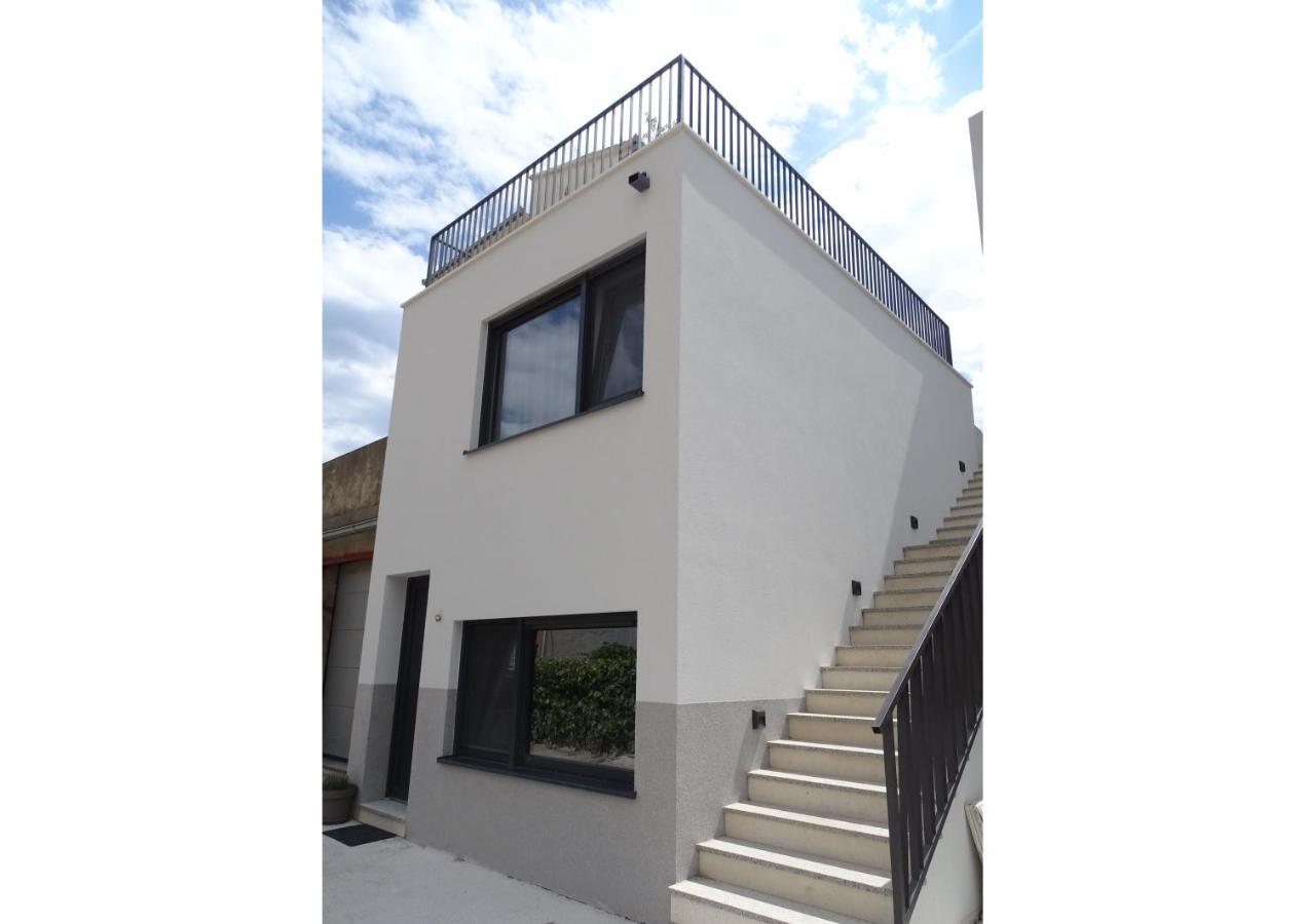 Modernes Kleines Haus Mit Terrasse *