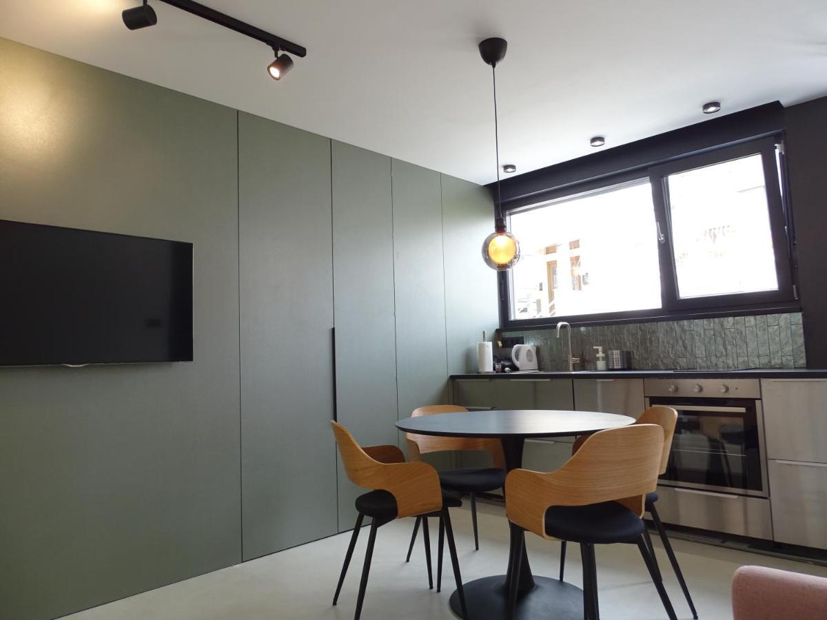 Modernes Kleines Haus Mit Terrasse Split