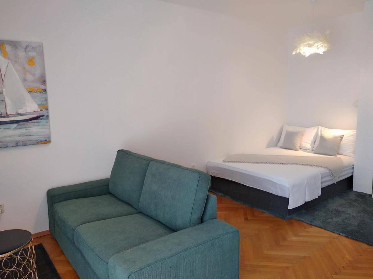 Apartment Sweet Split