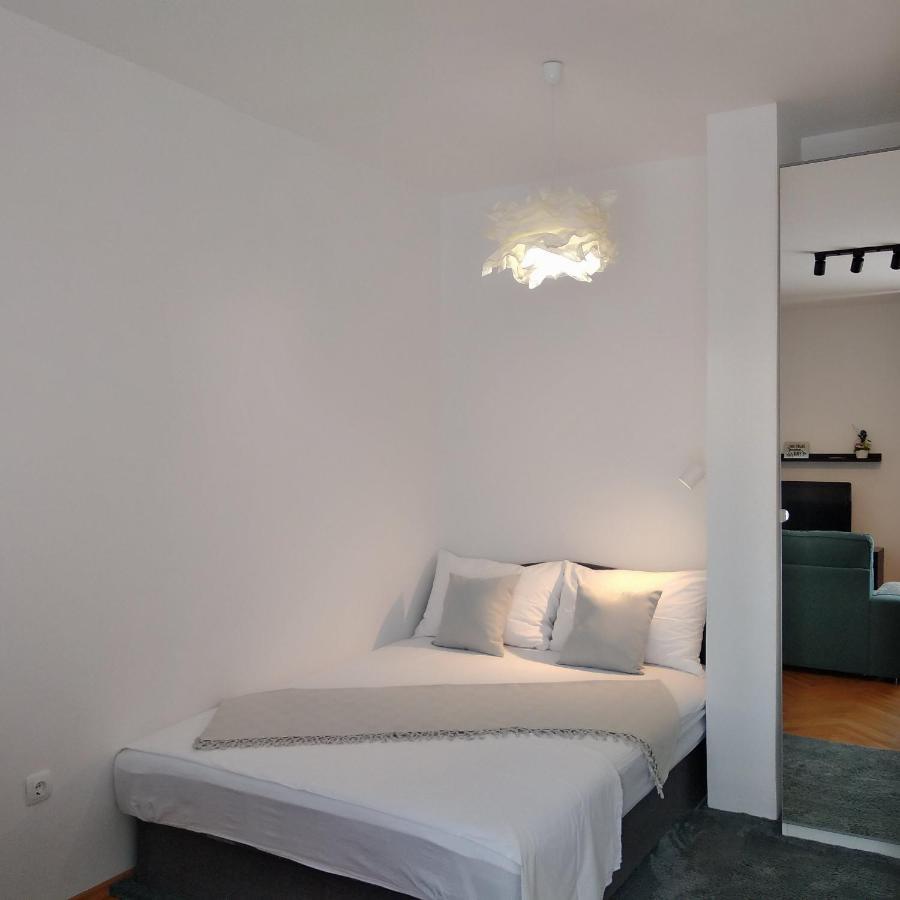 Apartment Sweet *