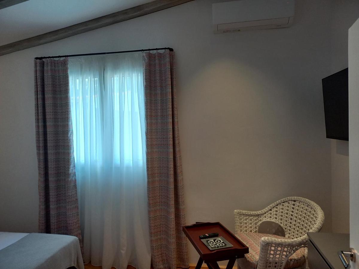 Unique With Garden And Sea View Apartment