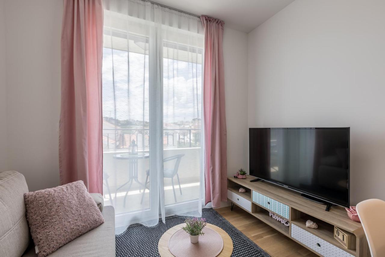 Studio B Apartment Split