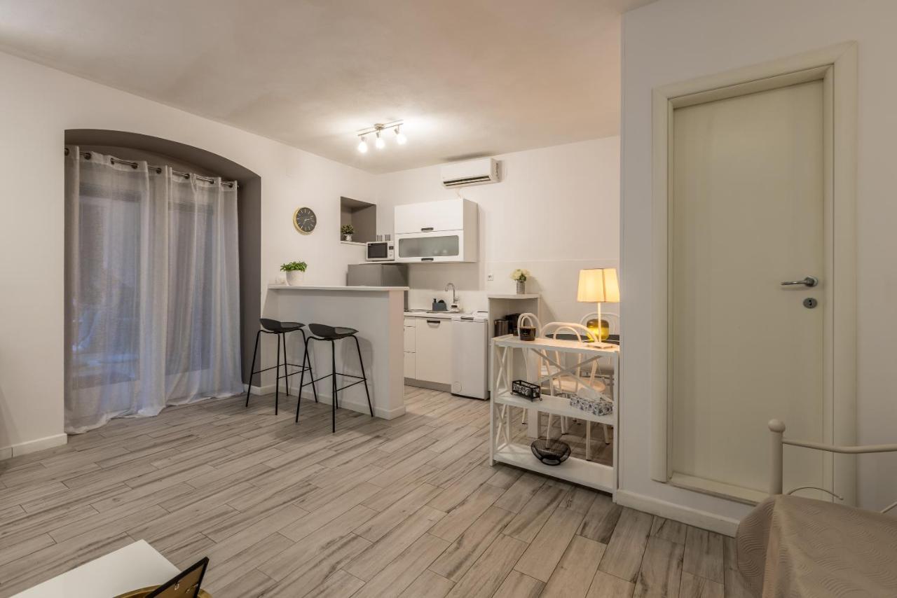 Old Town 7 Apartment