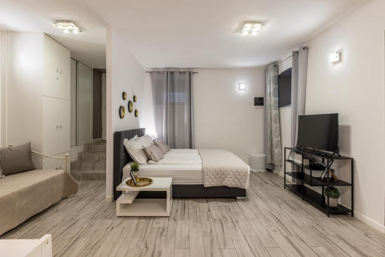 Old Town 7 Apartment