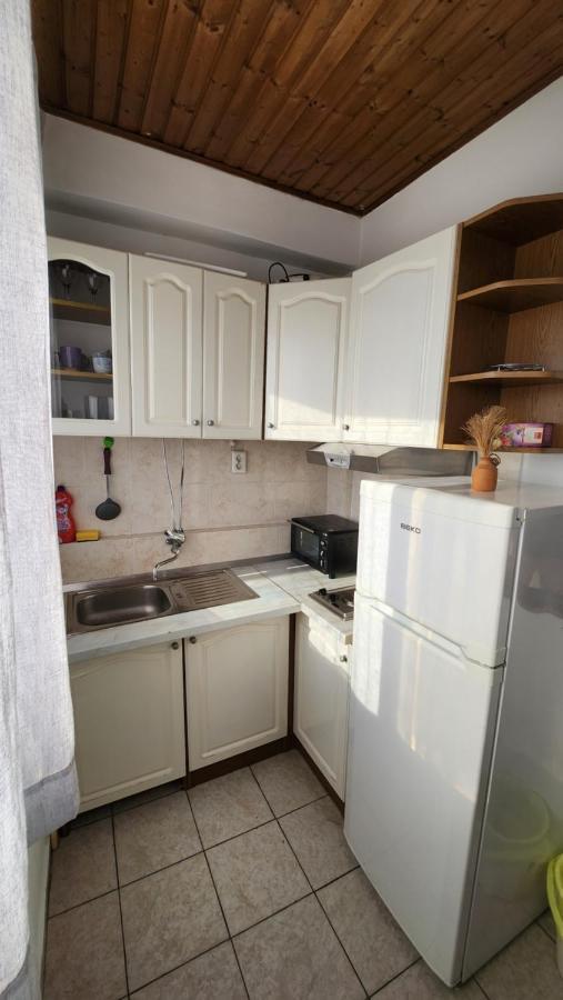 Apartment Live In *