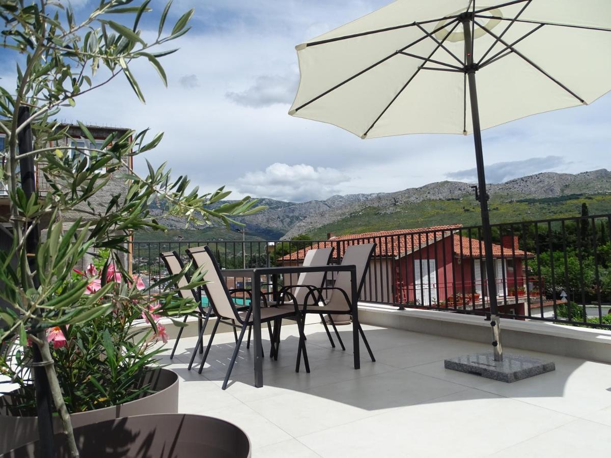 Modernes Kleines Haus Mit Terrasse *