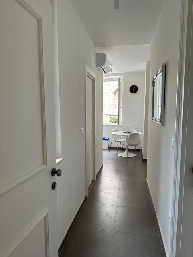 Old Town Apolon Luxury Apartman *