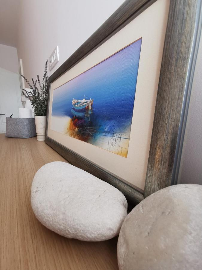 Apartment White 5 *