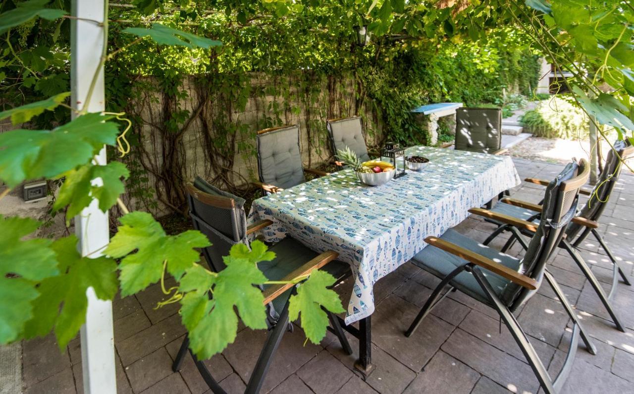 Emaus Garden - Center & 2 Bth Apartment