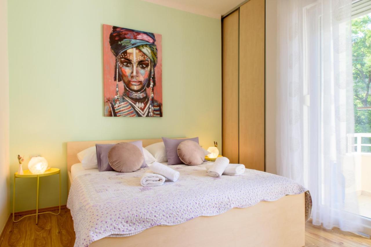 Central 2 Bedroom, Free Private Parking * Split