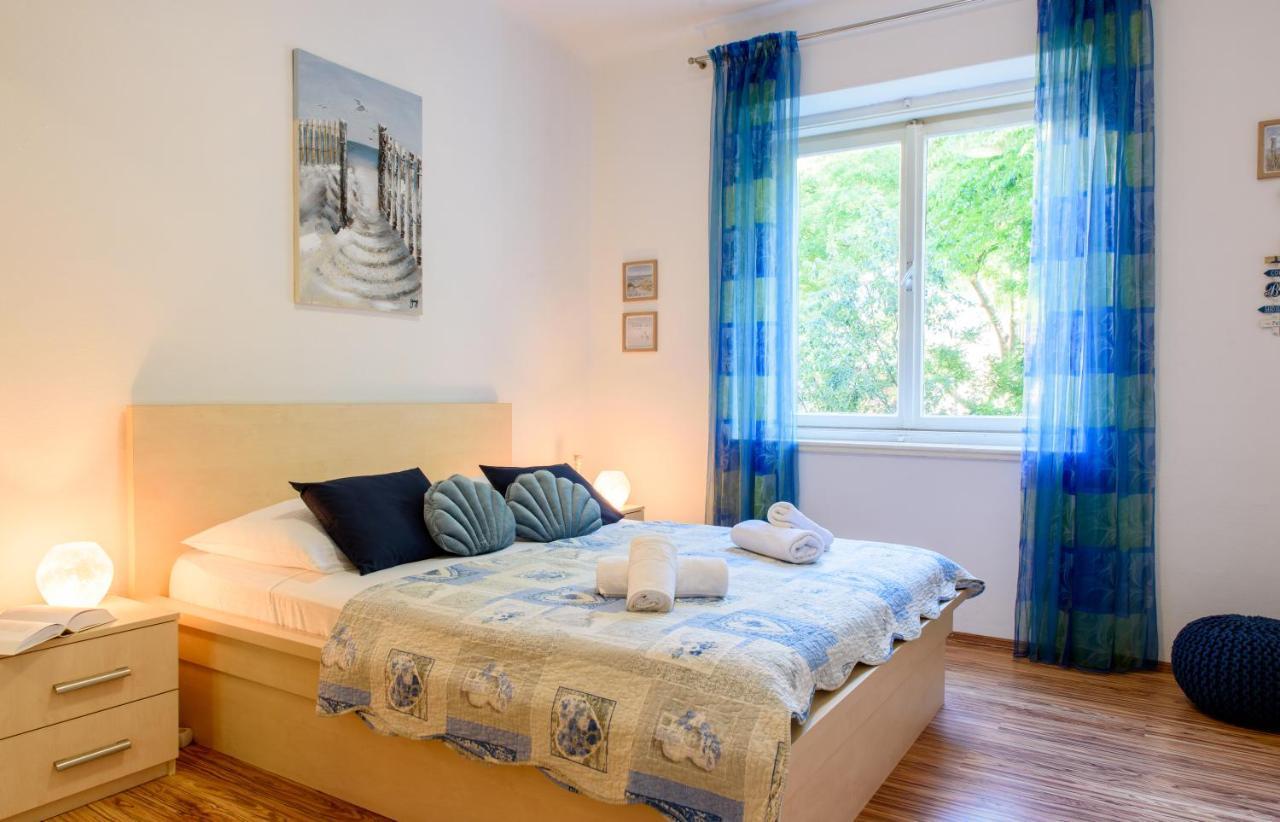 Central 2 Bedroom, Free Private Parking *
