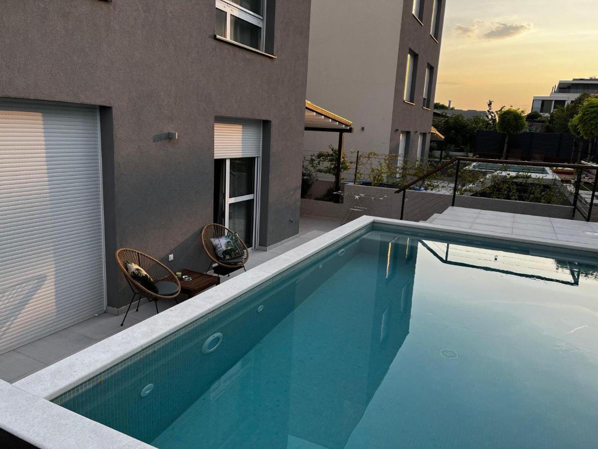 Cozy Seaside With Pool & Terrace Apartment *