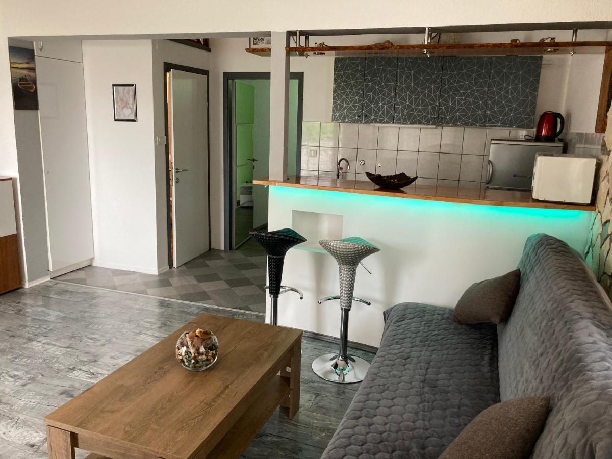 Jale Apartment Split
