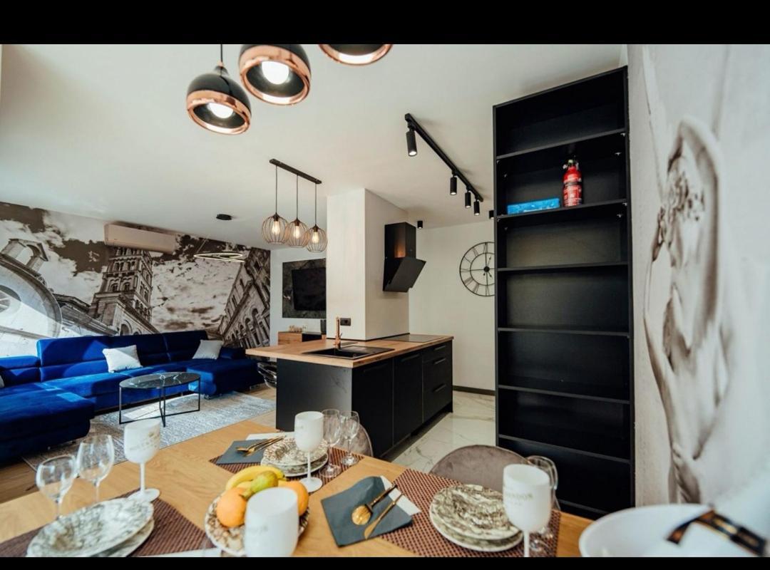 Black Queen Apartman *