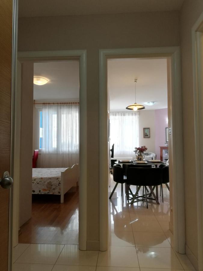 Near Reno With Private Parking Apartman Split