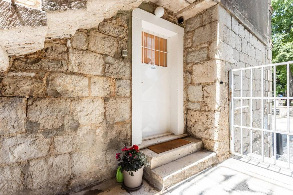 Giardino Apartment *