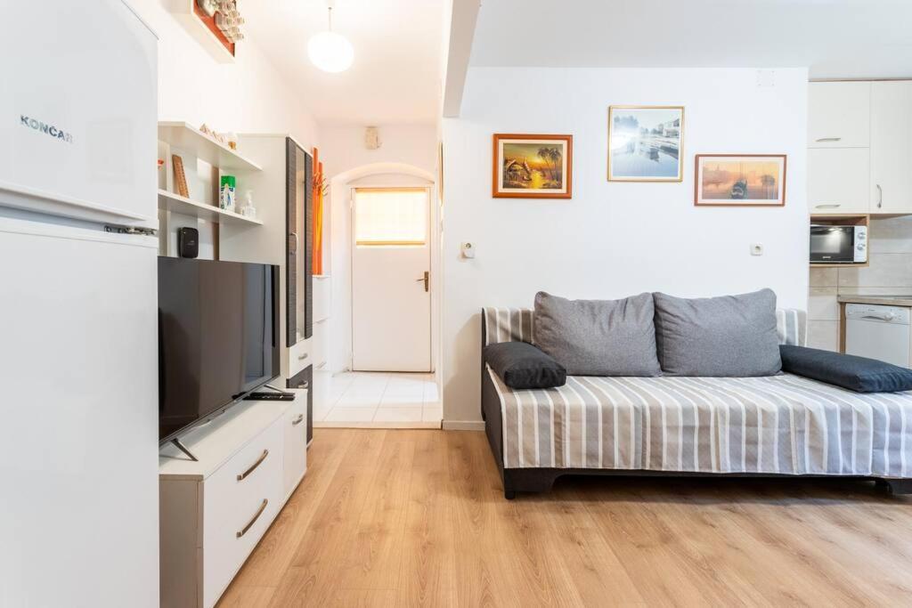 Giardino Apartment *
